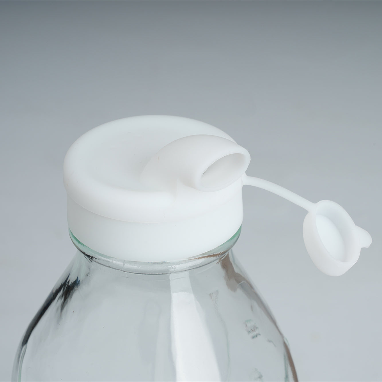 32 Oz Glass Milk Juice Bottles with Pour Spout, Scale Mark