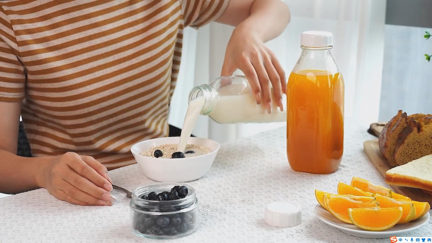 32 Oz Glass Milk Juice Bottles with Pour Spout, Scale Mark